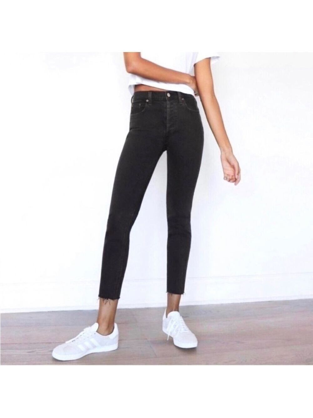 Aritzia Denim Forum High Rise Yoko Slim Button Fly Cropped Washed Black, size 26